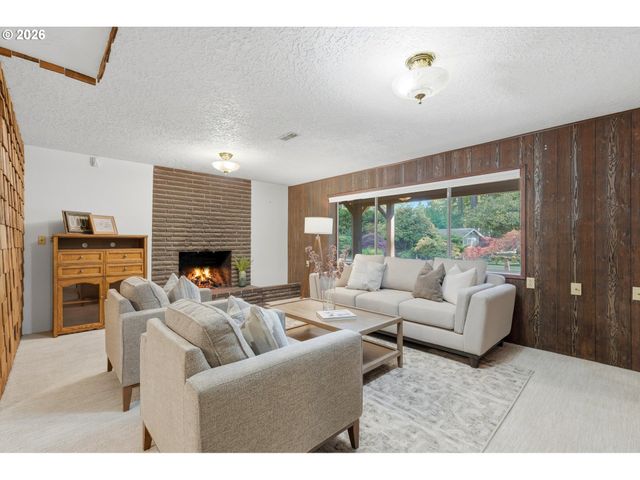 20195 S ATHENS Dr, Oregon City, OR 97045