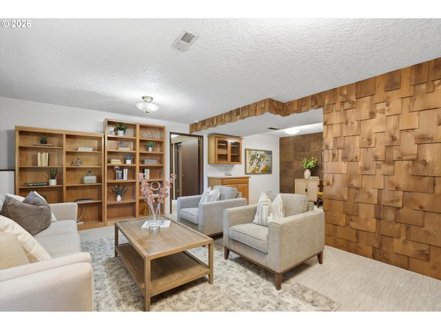 20195 S ATHENS Dr, Oregon City, OR 97045