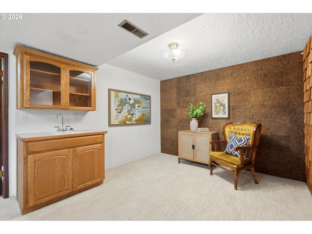 20195 S ATHENS Dr, Oregon City, OR 97045