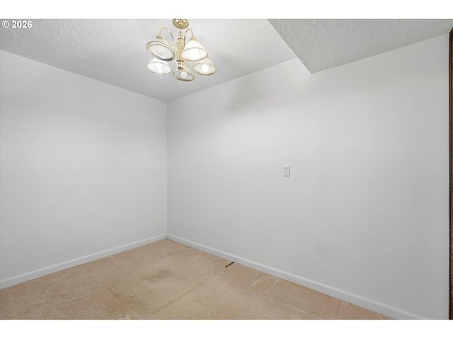 20195 S ATHENS Dr, Oregon City, OR 97045