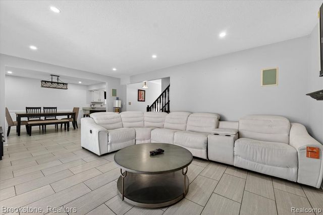 1980 Oakville Waltz Road, New Boston, MI 48164