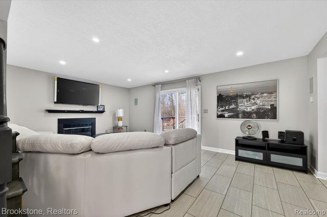 1980 Oakville Waltz Road, New Boston, MI 48164