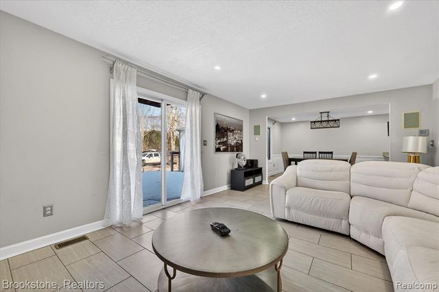 1980 Oakville Waltz Road, New Boston, MI 48164