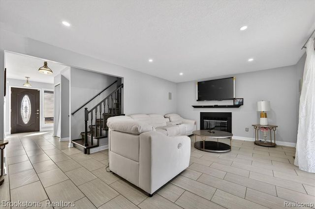 1980 Oakville Waltz Road, New Boston, MI 48164