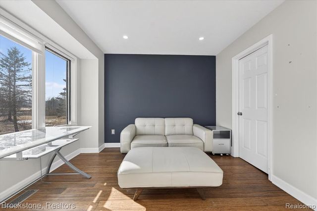 1980 Oakville Waltz Road, New Boston, MI 48164