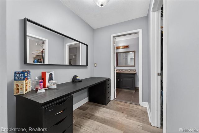 1980 Oakville Waltz Road, New Boston, MI 48164