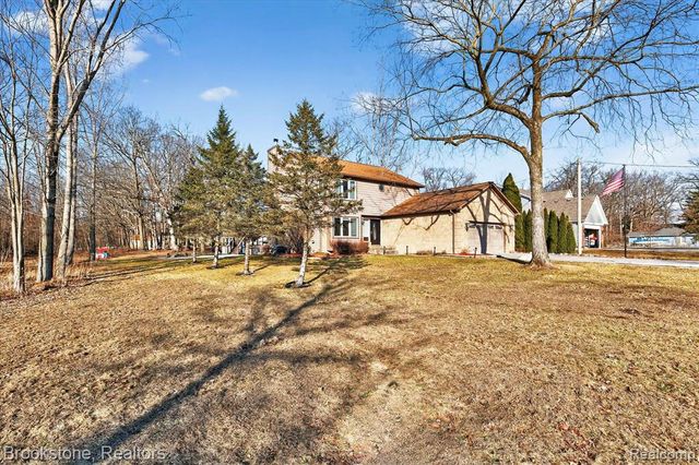 1980 Oakville Waltz Road, New Boston, MI 48164