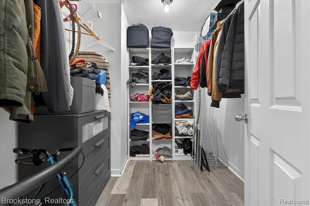 1980 Oakville Waltz Road, New Boston, MI 48164