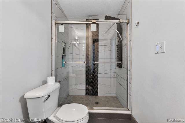 1980 Oakville Waltz Road, New Boston, MI 48164