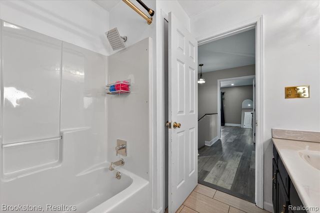 1980 Oakville Waltz Road, New Boston, MI 48164