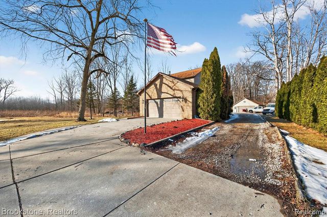 1980 Oakville Waltz Road, New Boston, MI 48164