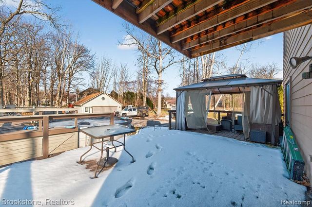 1980 Oakville Waltz Road, New Boston, MI 48164