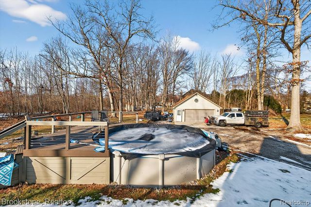 1980 Oakville Waltz Road, New Boston, MI 48164