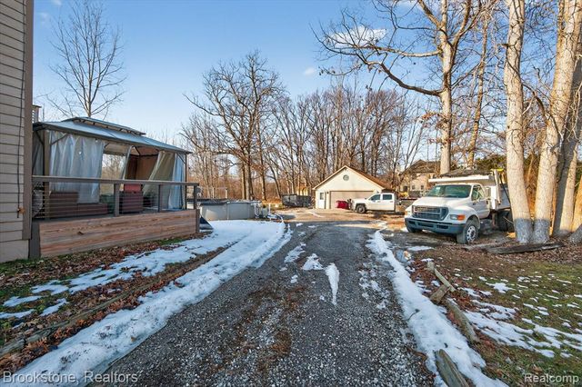 1980 Oakville Waltz Road, New Boston, MI 48164