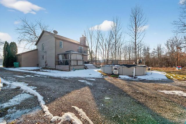 1980 Oakville Waltz Road, New Boston, MI 48164