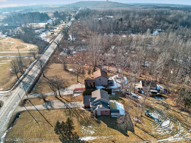 1980 Oakville Waltz Road, New Boston, MI 48164