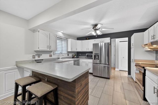 1980 Oakville Waltz Road, New Boston, MI 48164