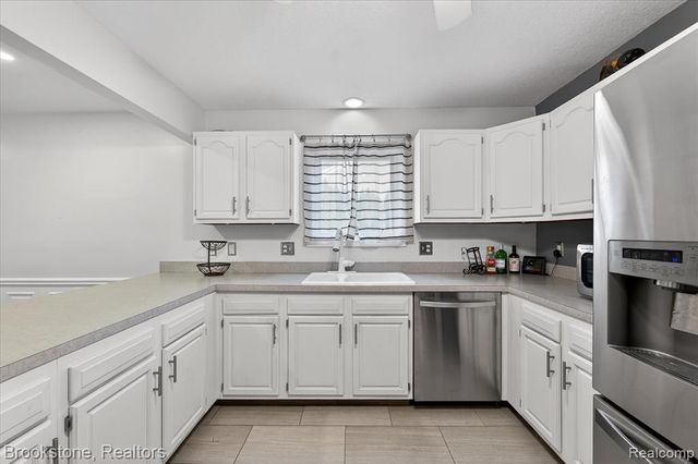 1980 Oakville Waltz Road, New Boston, MI 48164