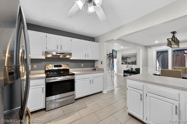 1980 Oakville Waltz Road, New Boston, MI 48164