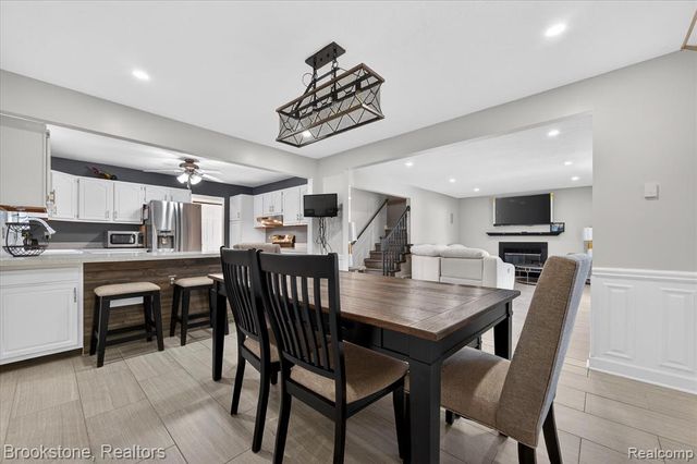 1980 Oakville Waltz Road, New Boston, MI 48164