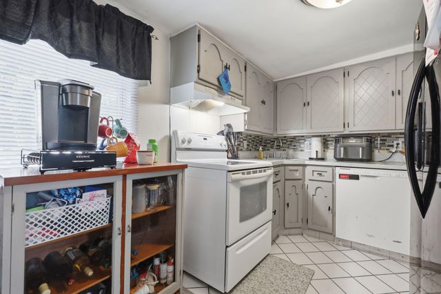 1427 WILLIAMS ST, Levittown, PA 19057