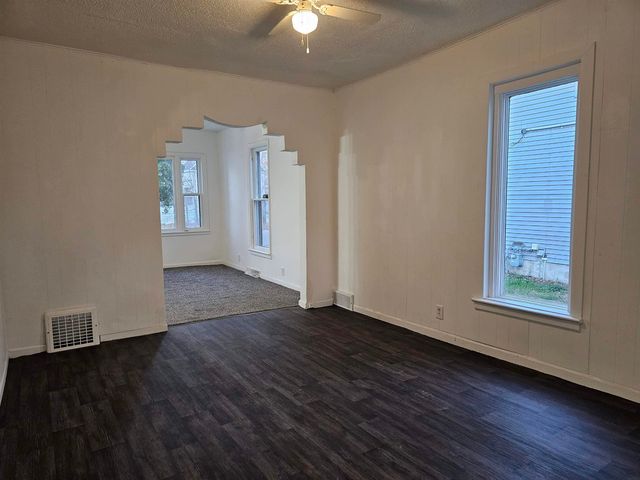 307 Center Street, Waterloo, IA 50703