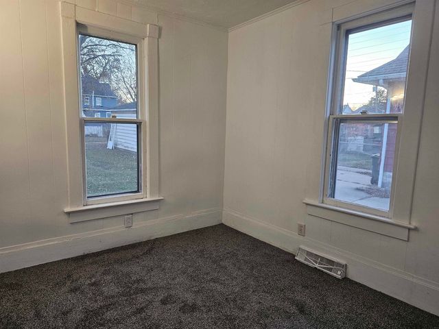 307 Center Street, Waterloo, IA 50703