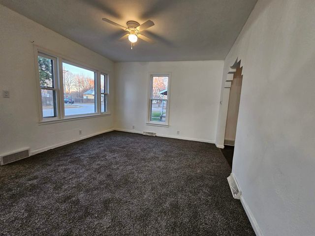 307 Center Street, Waterloo, IA 50703