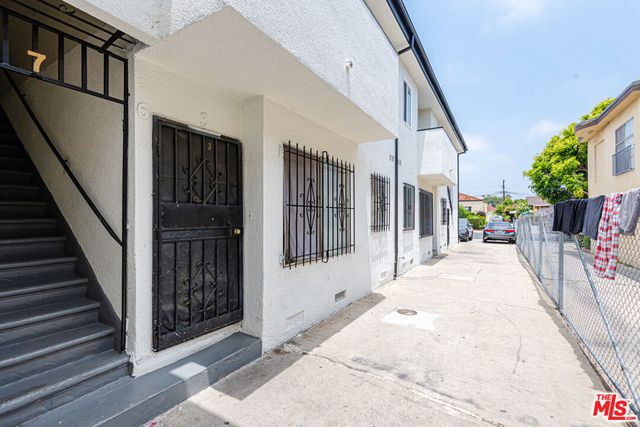 4546 W 17th Street, Los Angeles, CA 90019