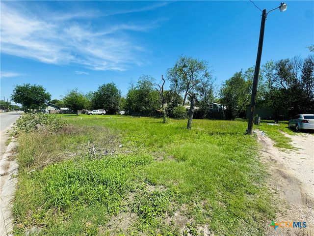 419 Braden Street, Seguin, TX 78155