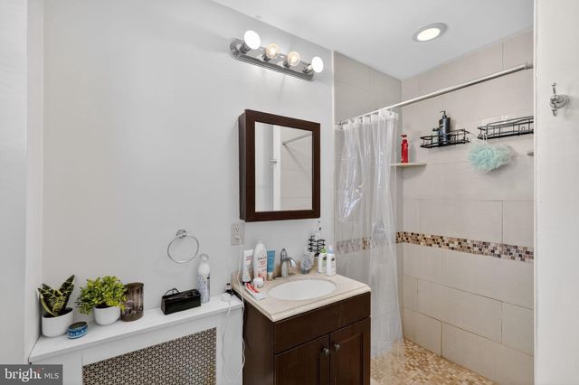 1229 S 6TH ST, Philadelphia, PA 19147