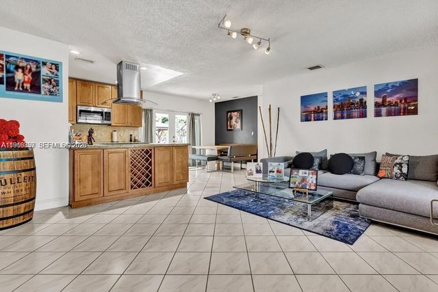 19821 Eagle Nest Rd, Cutler Bay, FL 33157