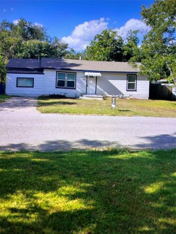 303 E 7th Street, Kaufman, TX 75142