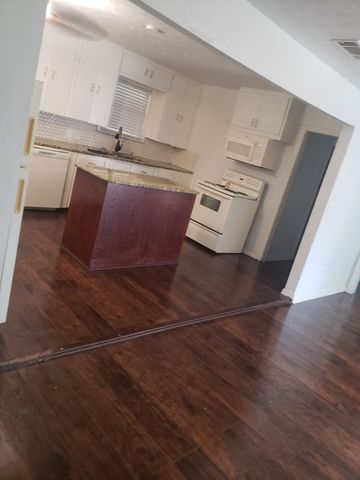 303 E 7th Street, Kaufman, TX 75142