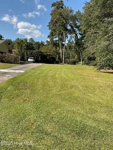 423 Edgewood Circle, Whiteville, NC 28472