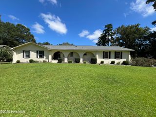 423 Edgewood Circle, Whiteville, NC 28472