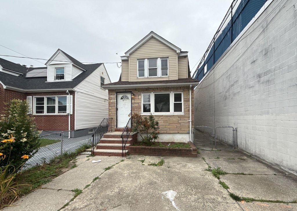 116-45 195th Street, Saint Albans, NY 11412