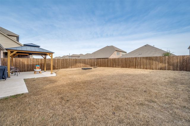 9813 Quail Pointe Road, Aubrey, TX 76227