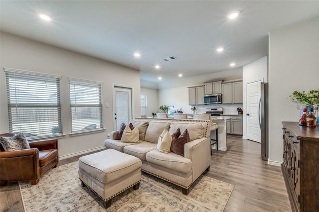 9813 Quail Pointe Road, Aubrey, TX 76227