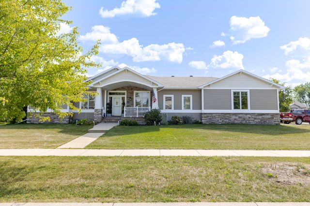 3847 43rd Avenue S, Moorhead, MN 56560