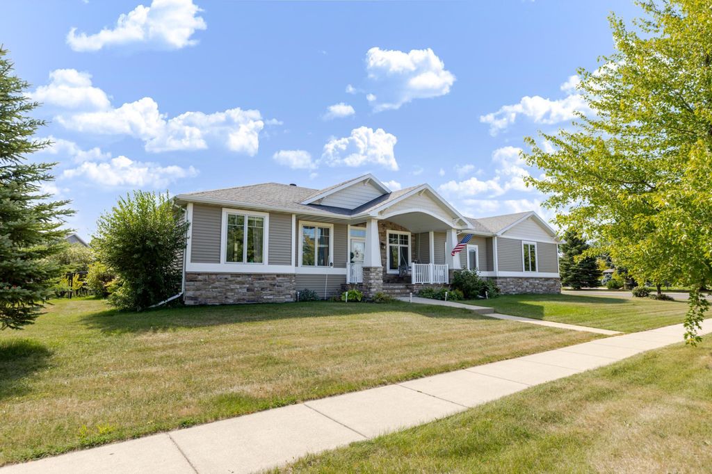 3847 43rd Avenue S, Moorhead, MN 56560
