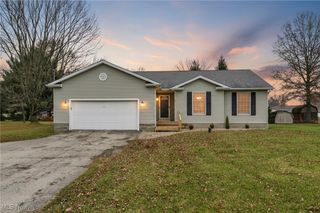 9825 Struthers Road, New Middletown, OH 44442