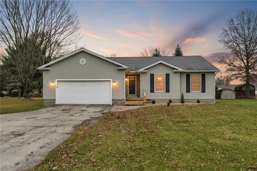 9825 Struthers Road, New Middletown, OH 44442