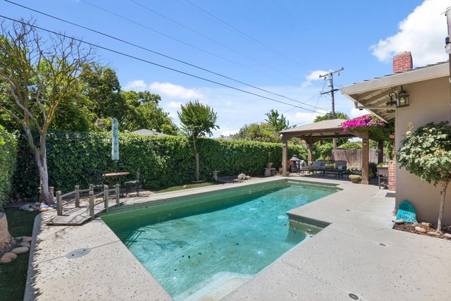 302 E El Campo Ave, Stockton, CA 95207