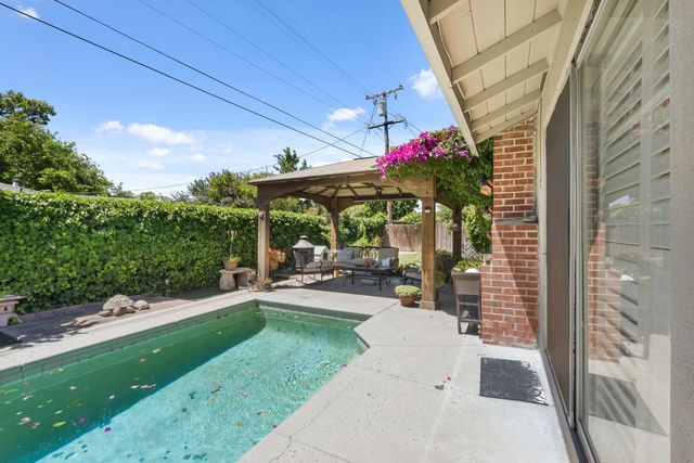 302 E El Campo Ave, Stockton, CA 95207