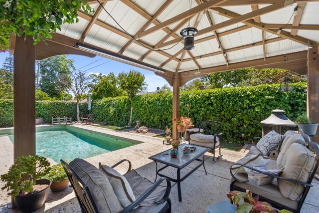 302 E El Campo Ave, Stockton, CA 95207