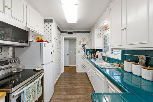 302 E El Campo Ave, Stockton, CA 95207
