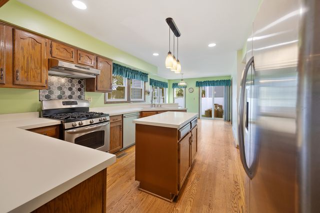 565 Rutgers Lane, Elk Grove Village, IL 60007