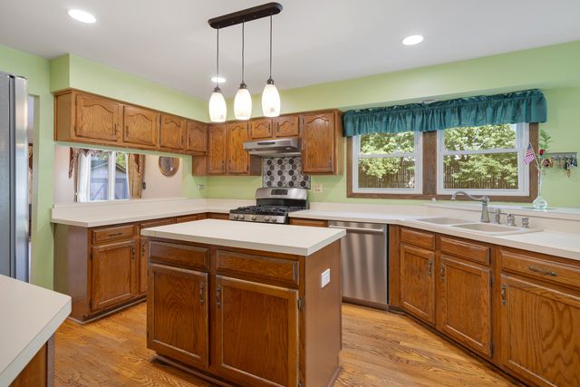 565 Rutgers Lane, Elk Grove Village, IL 60007
