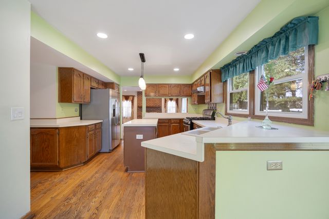 565 Rutgers Lane, Elk Grove Village, IL 60007